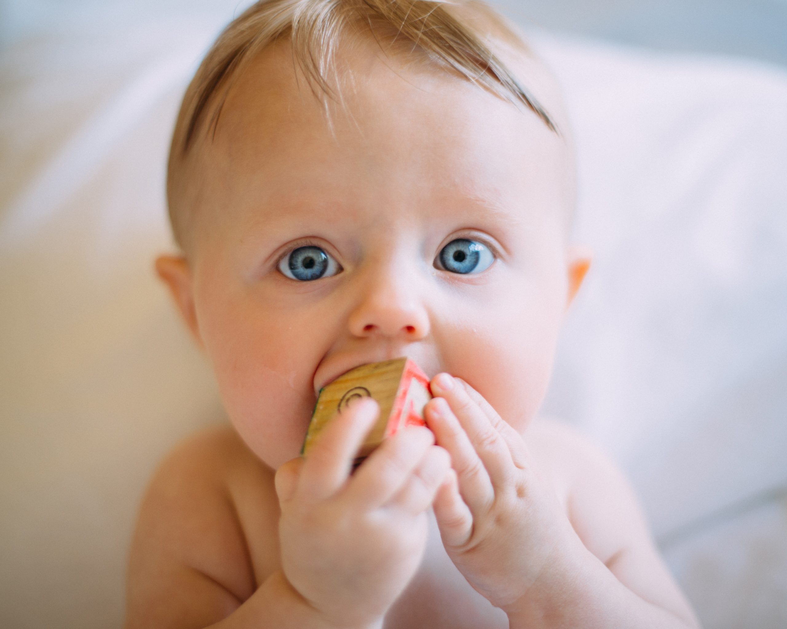 saiba como cuidar da primeira dentição do bebê